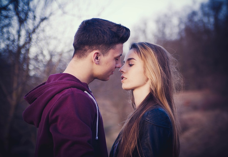 Cómo saber si le gusto a una mujer Leo